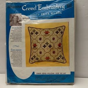 VINTAGE HIAWATHA LINEN CREWEL PILLOW KIT BY ERICA WILSON 5173 NOS
